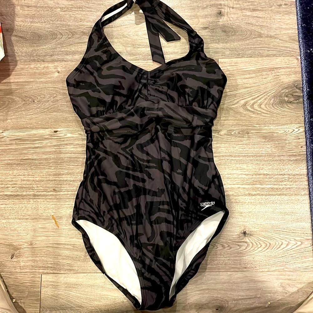 Speedo Women’s Full Back Bathingsuit in black Camo Pattern Size 10